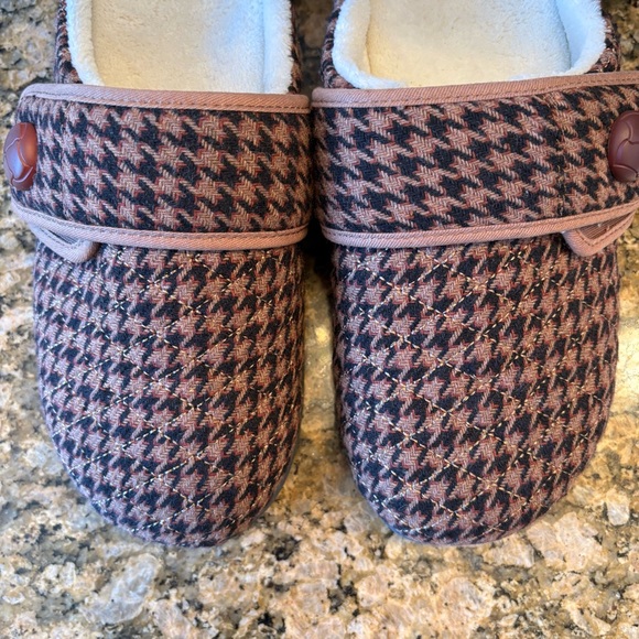 Vionic slippers - Picture 2 of 7